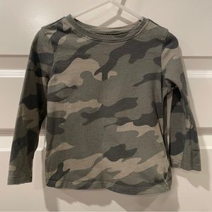 Old Navy Camouflage Long Sleeve Shirt. Size: 2T.